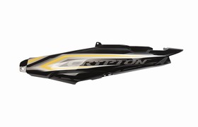 CACHA BAJO ASIENTO YAMAHA NEW CRYPTON 110 IZQ NEGRO CALCO BLANCO MTC [C80751]